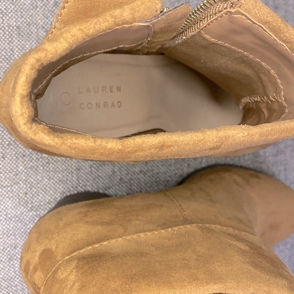 LC Lauren tan suede ankle booties with tassel, size 8 1/2M. - Picture 6 of 11